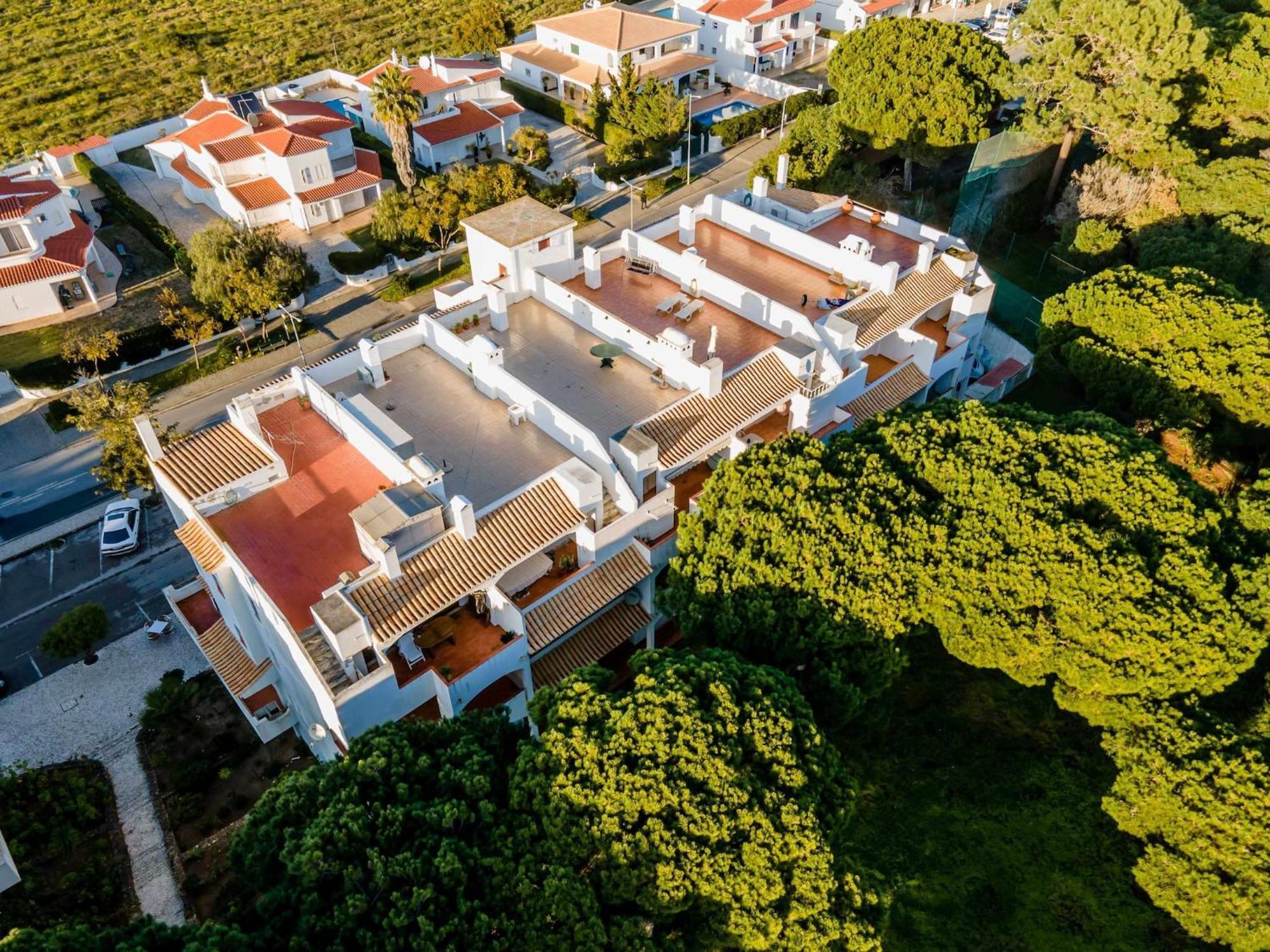 Casa Falesia T2 - Garden View - 5 Min From The Beach - Wifi 奥霍斯德古阿 外观 照片
